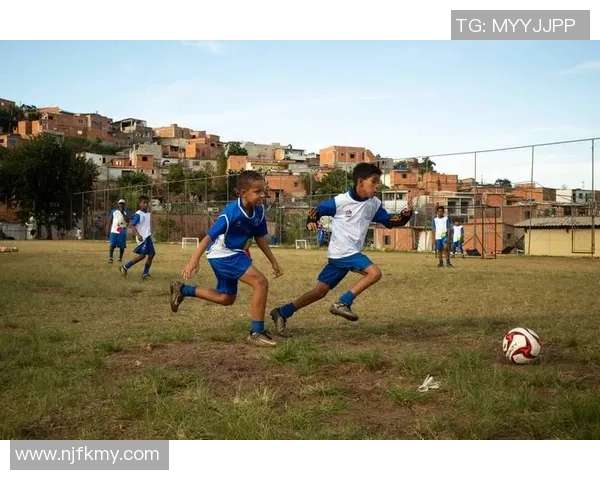 从绿茵场到跑道上 足球明星挑战百米赛道突破极限