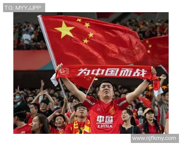国足球星闪耀赛场关键进球点燃球迷激情展现团队拼搏精神