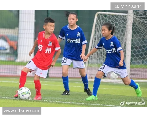 球星携手足球运动员传递梦想与力量助力青少年足球发展