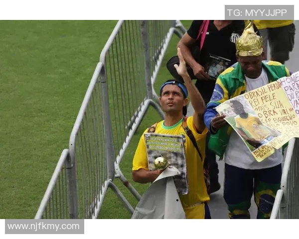 贝利酷卡球星卡2元足球经典收藏版 精彩再现传奇球王风采 贝利酷卡球星卡2元足球经典收藏版 精彩再现传奇球王风采