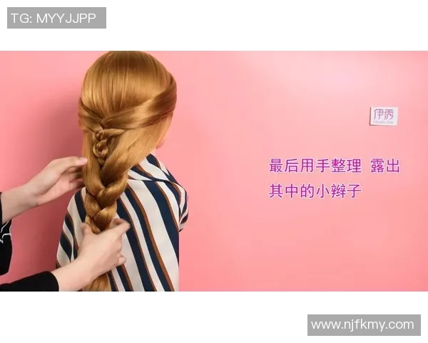 足球明星小辫子发型引关注展现个性魅力，成球场新潮流标志